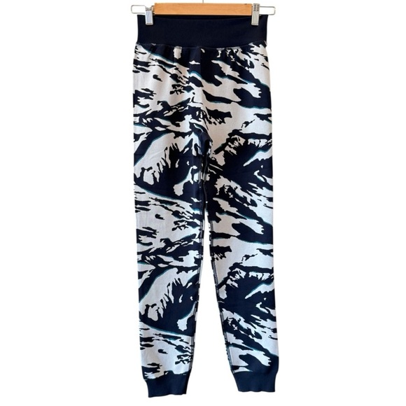 SWEATY BETTY Peaks Ski Base Layer Leggings Blue Peaks Jacquard Size M NEW - Picture 2 of 7